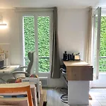 Calm & Modern Studio Near The Arc De Triomphe